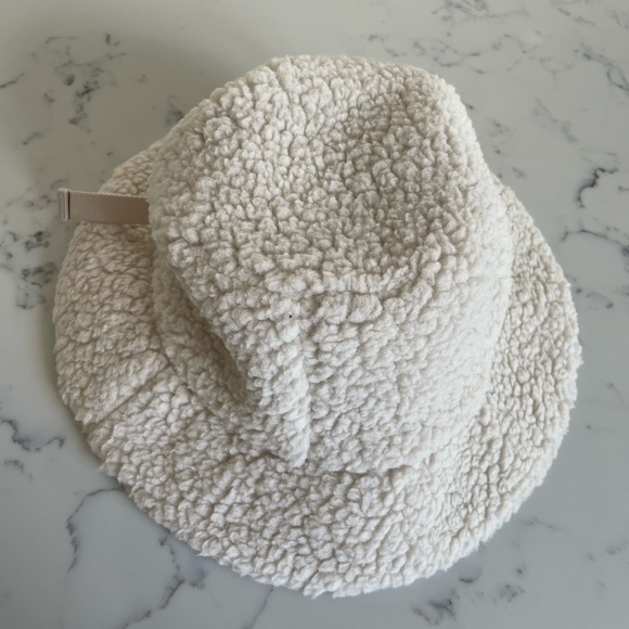Lululemon Textured Fleece Bucket Hat - Picture 5 of 5